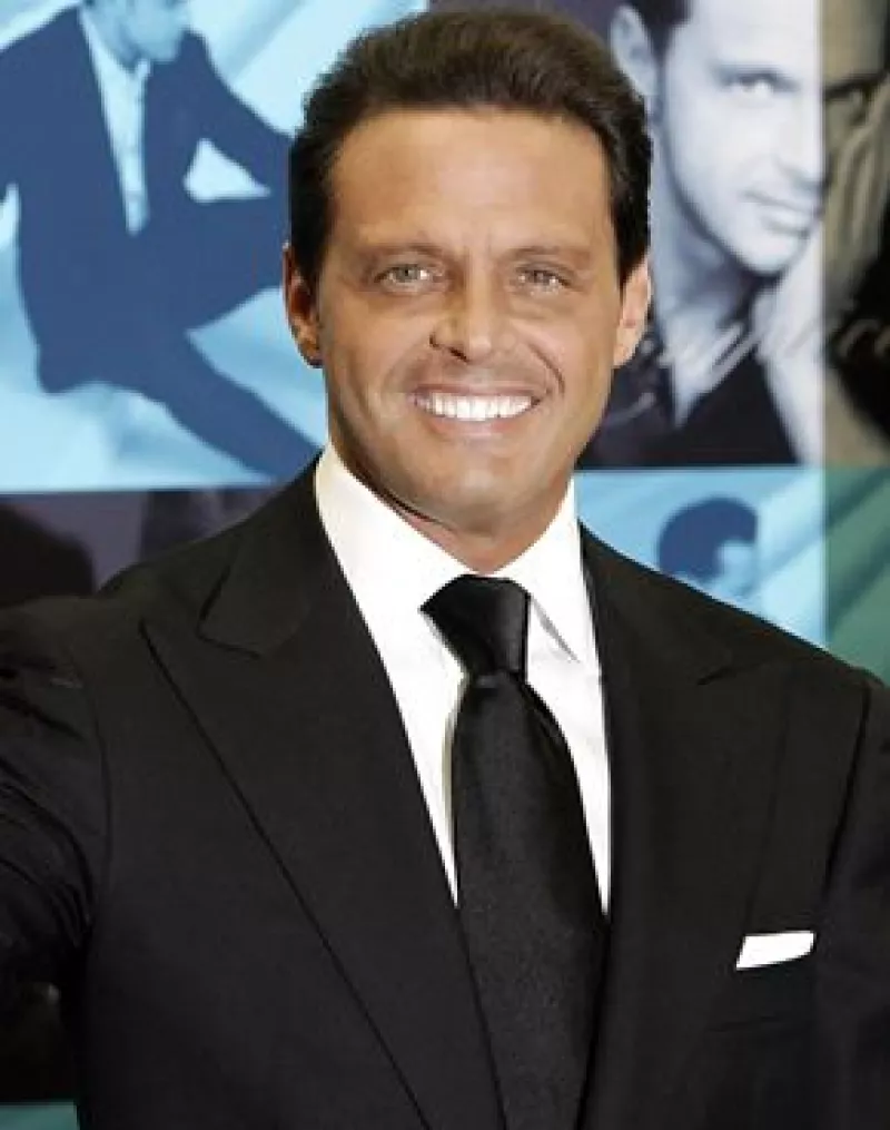 El cantante mexicano interpretó las mejores canciones de sus casi 30 años de carrera.