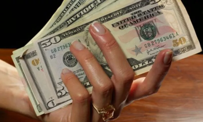 Expertos estiman que el tipo de cambio se ubique entre 13.18 y 13.27 pesos por dólar. (Foto: Getty Images)