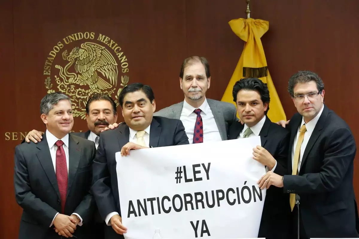 El grupo parlamentario del PRD en el Senado, junto con el presidente nacional Agustín Basave, manifestaron su postura respecto a las leyes secundarias