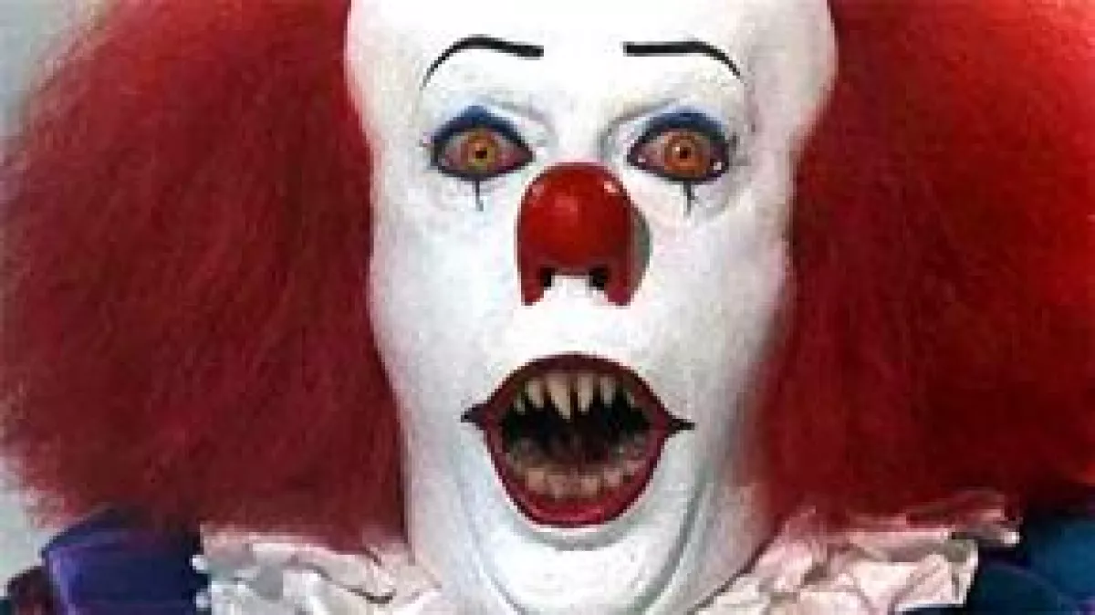 Warner Bros. planea llevar a la pantalla grande al terrorífico payaso de afilados colmillos, que en 1990 llegara a la pantalla chica con It.