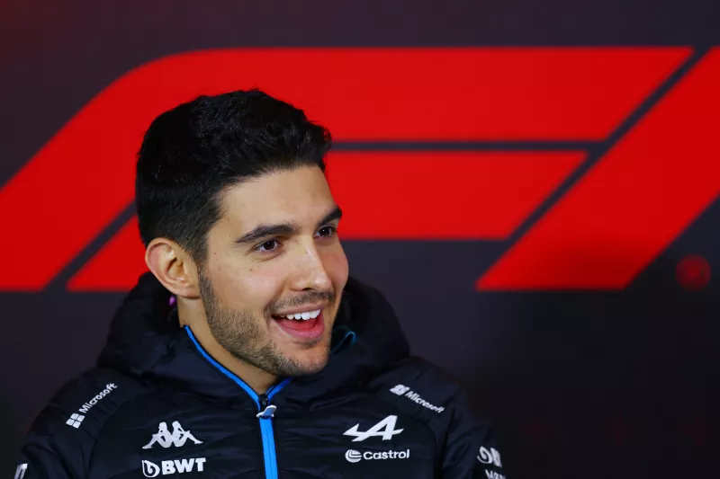 Esteban Ocon firma con Haas para 2025