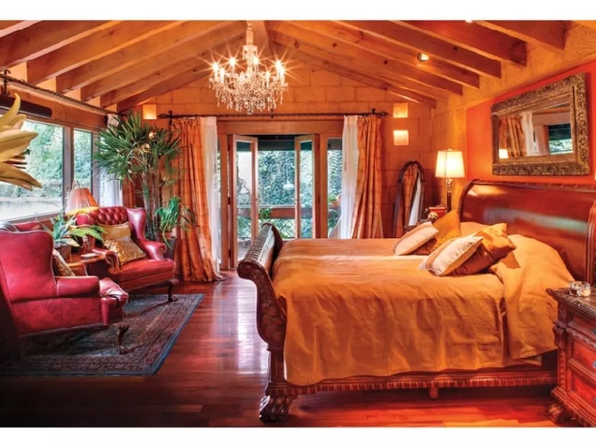 COMO DE CUENTO DE HADAS. Su recámara es uno de los lugares en donde más disfruta estar, especialmente por la vista de su balcón.