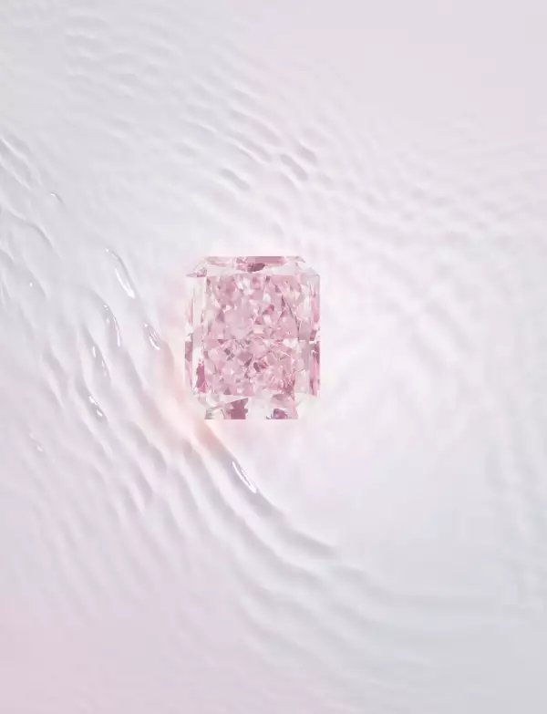 'Rose of Caroline' fancy intense pink diamond ©Eric Sauvage_1.jpg