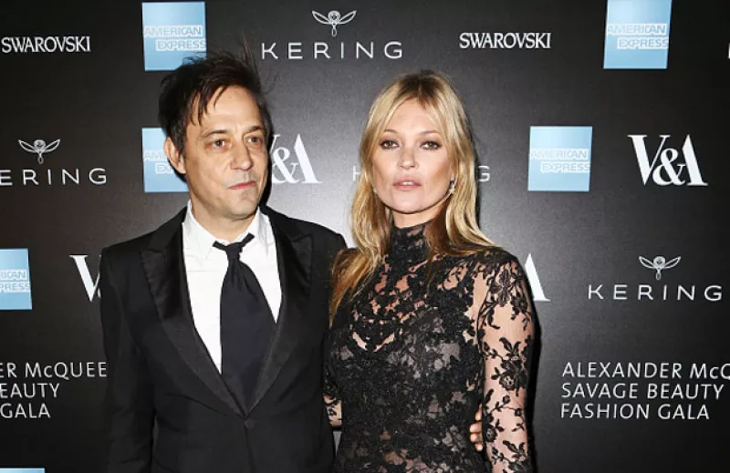 Todo parece indicar que el matrimonio de cuatro años entre la modelo y el vocalista de The Kills finalmente ha terminado.