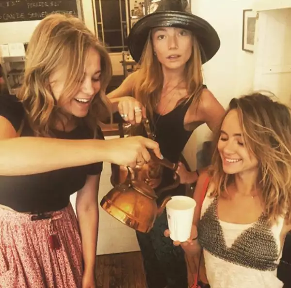 La modelo anunció que ya estaba el equipo completo para festejar a Cara.