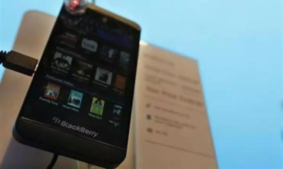 BlackBerry inventó el concepto del correo electrónico en el móvil con sus dispositivos que incorporaron un pequeño teclado. (Foto: Reuters)