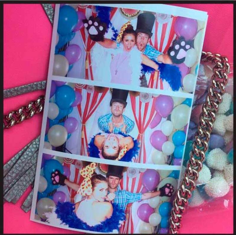 Nina Dobrev fue una de las más divertida del festejo.