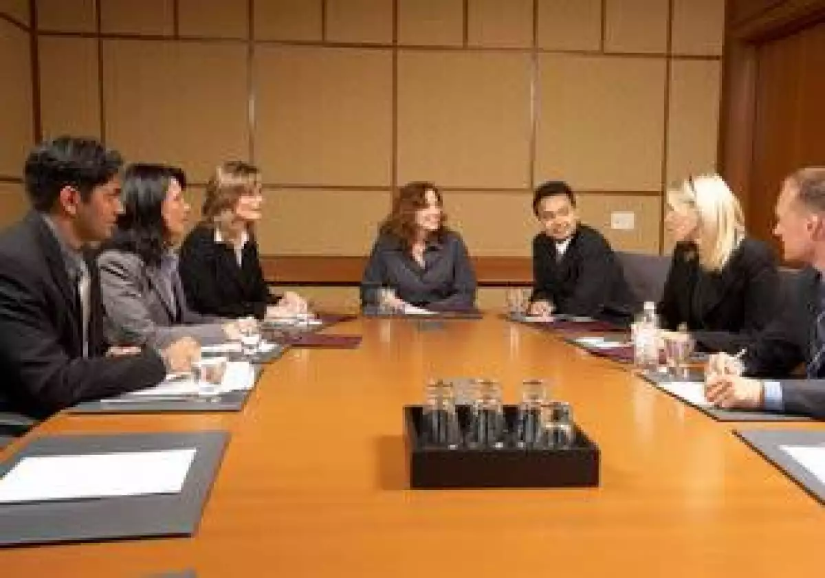 junta-reunion-oficina-empleados-JI.jpg