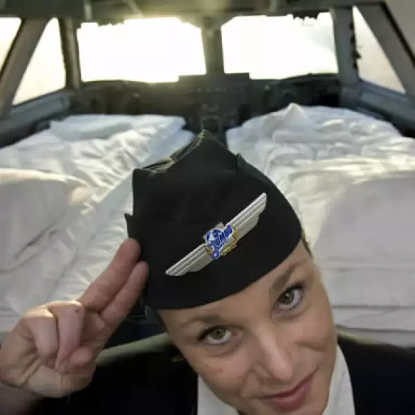 En la cabina del avión se encuentra la suite nupcial.