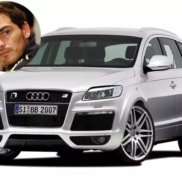 El portero más famoso del mundo actualmente es Iker Casillas, quien pasea a su novia, Sara Carbonero, en un Audi Q7 o un Audi TT. También tiene un BMW X5.