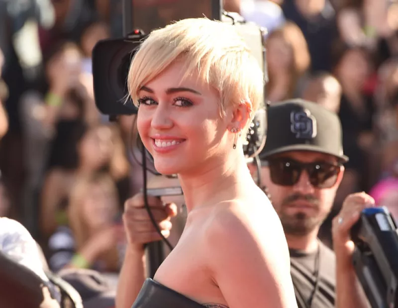 No todas son malas noticias en Hollywood, pues si de ayudar se trata, algunas celebs siempre estan dispuestas a hacerlo.