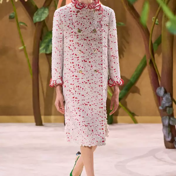 Chanel HC F26 009.jpg