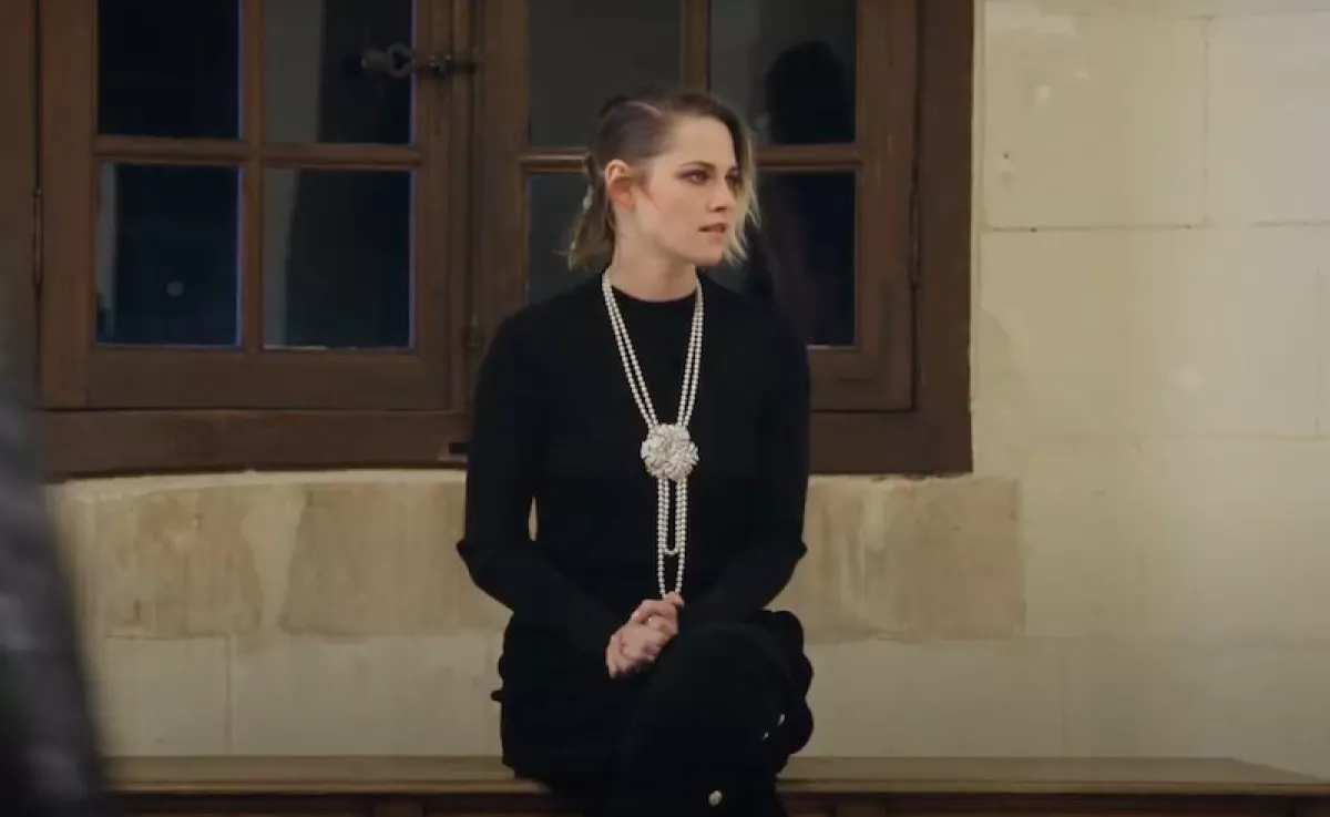 kristen-stewart-chanel.jpg