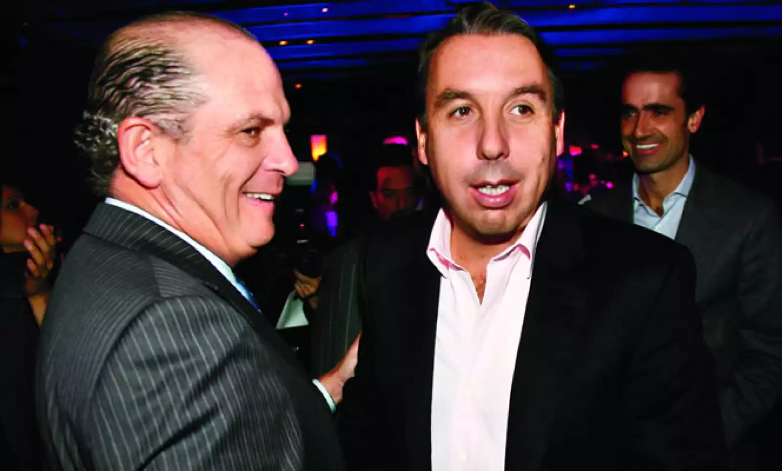 Emilio fue el primero de la dinastía Azcárraga en acabar con los privilegios que brindaba la empresa a sus empleados, desde el 2000 impuso un drástico plan de ajuste que acabó con contratos de exclusividad, jets privados, sueldos abultados y grandes banqu