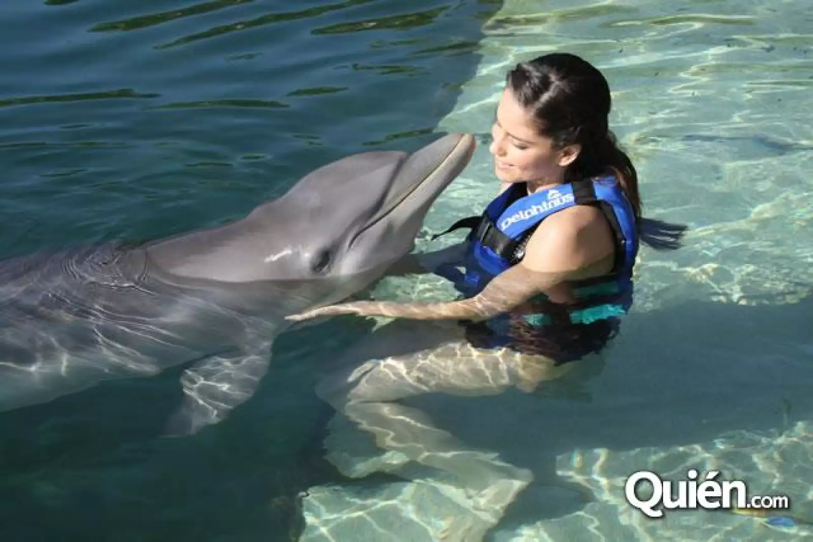 Ana Claudia Talancón rostro Delphinus