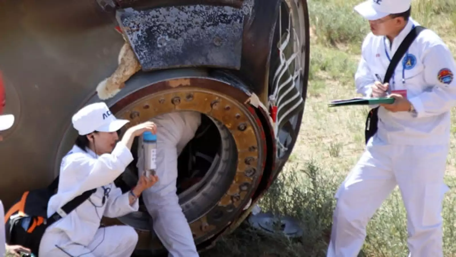 personal rescata la capsula shenzhous-9 en el norte de china