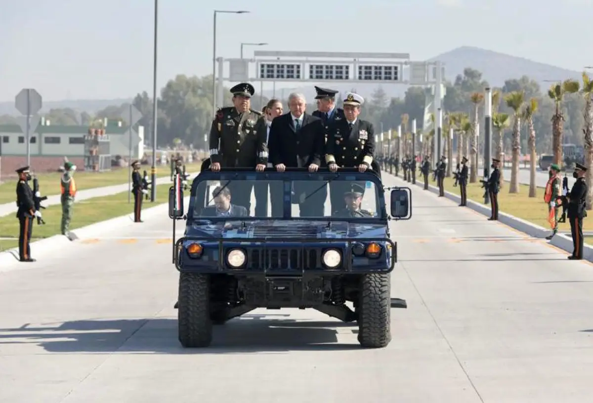 AMLO-Santa-Lucia-100222.jpeg