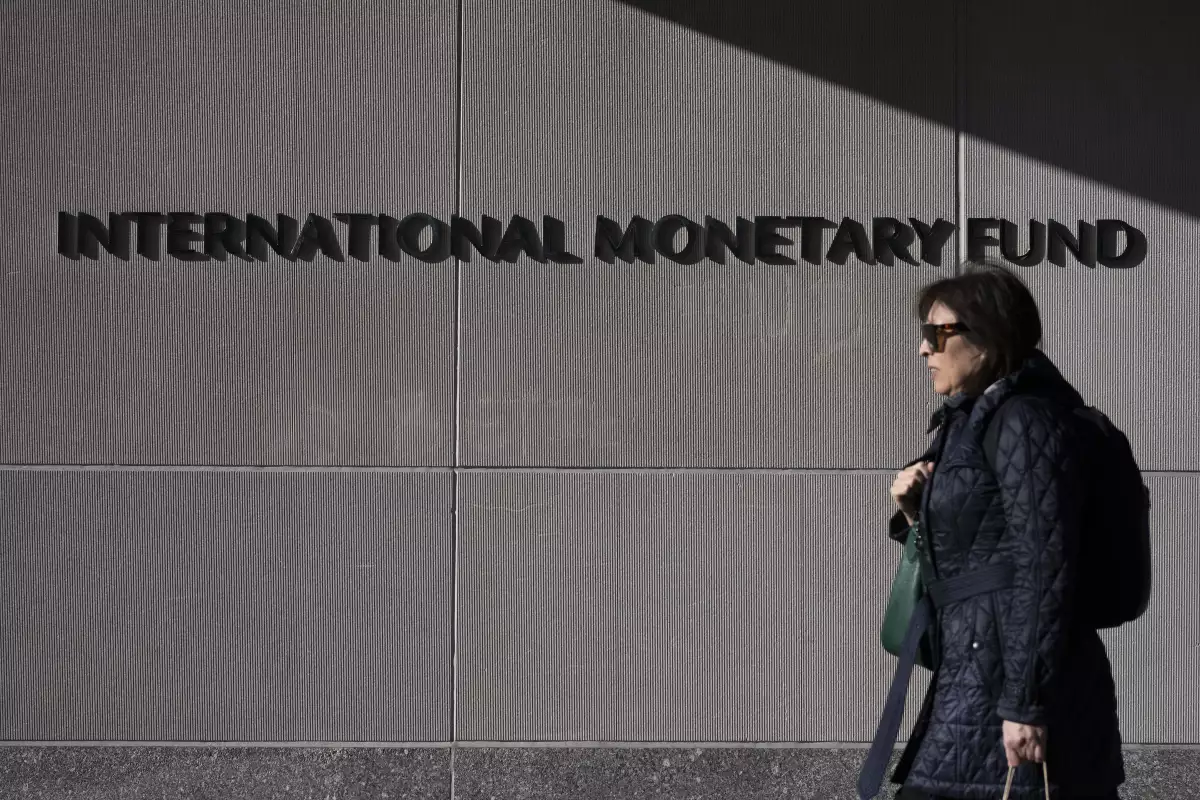 El FMI no prevé una recesión en 2025, pese a aranceles de Trump