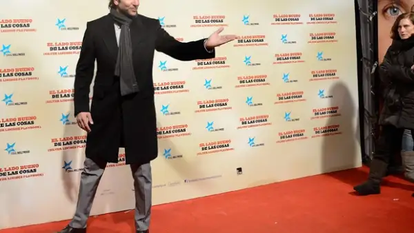 Se decidió que el personaje que interpretará en su próximo filme de acción tenía mejor aspecto con el cabello chino; confesó que el cambio de look no le desagrada en lo absoluto.