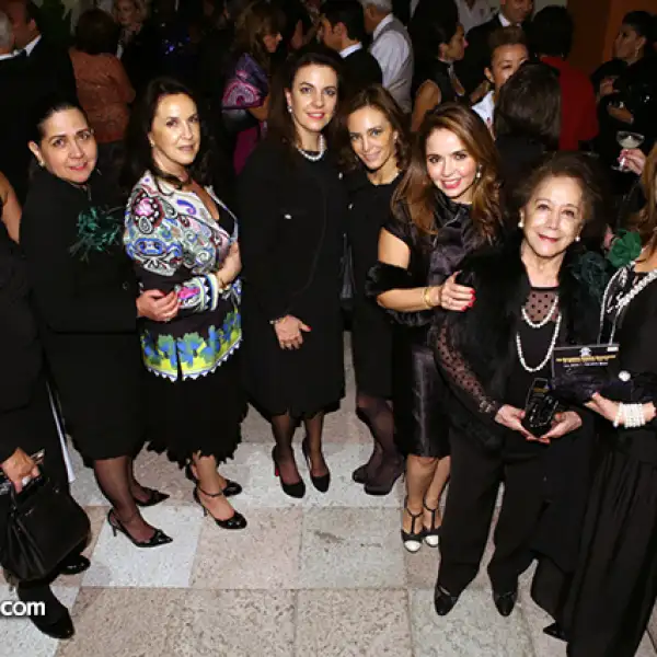 Magdalena Kuri, Ro de Carmín, Dulce Martínez, Teresa Cabal, Laura Franco, Rosita Aguirre, Martha Infante y Clara Pomean
