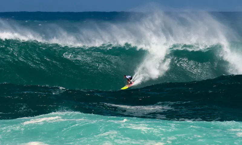 El video más extremo de surf que verás hoy