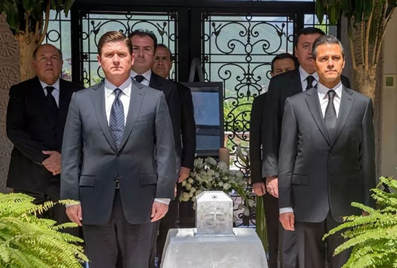El presidente arribó a Nuevo León para encabezar el funeral privado del empresario regiomontano y presidente del grupo Cemex.