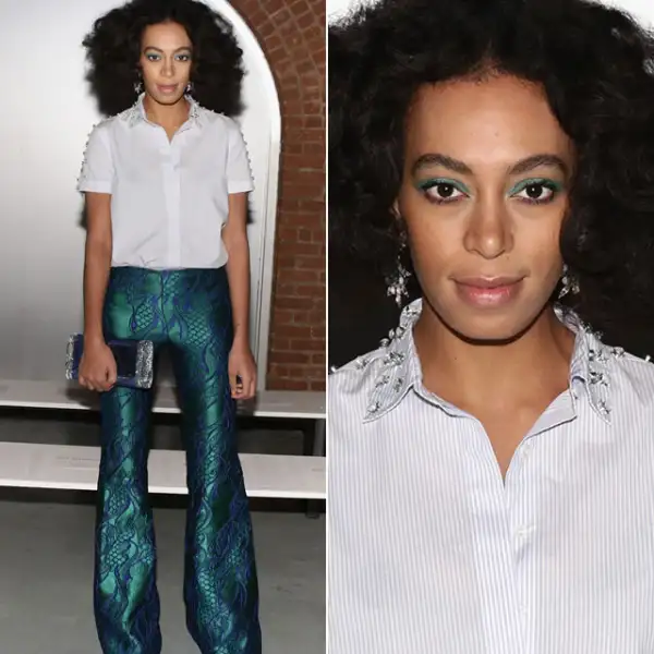 Wes Gordon Front Row NYFW 2014: La cantante llevó un total look de Wes Gordon con pantalones brocados. Lo estilizó con una camisa blanca y una clutch de Edie Parker. Regresó a su querido afro y llevó sombras verdes en los ojos.
