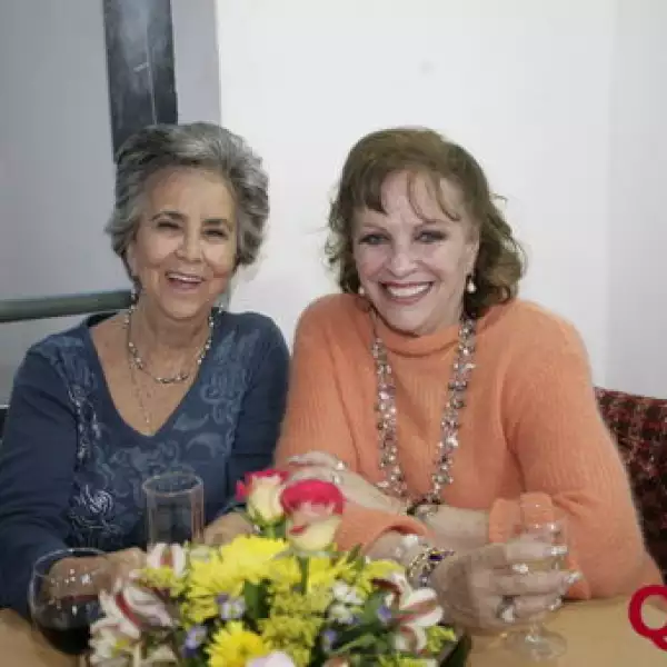 Mitzie Bunt, Beatriz Román