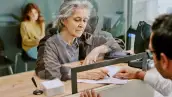Trabajadores que laboraron en sector público y privado pueden recibir sus respectivas pensiones.