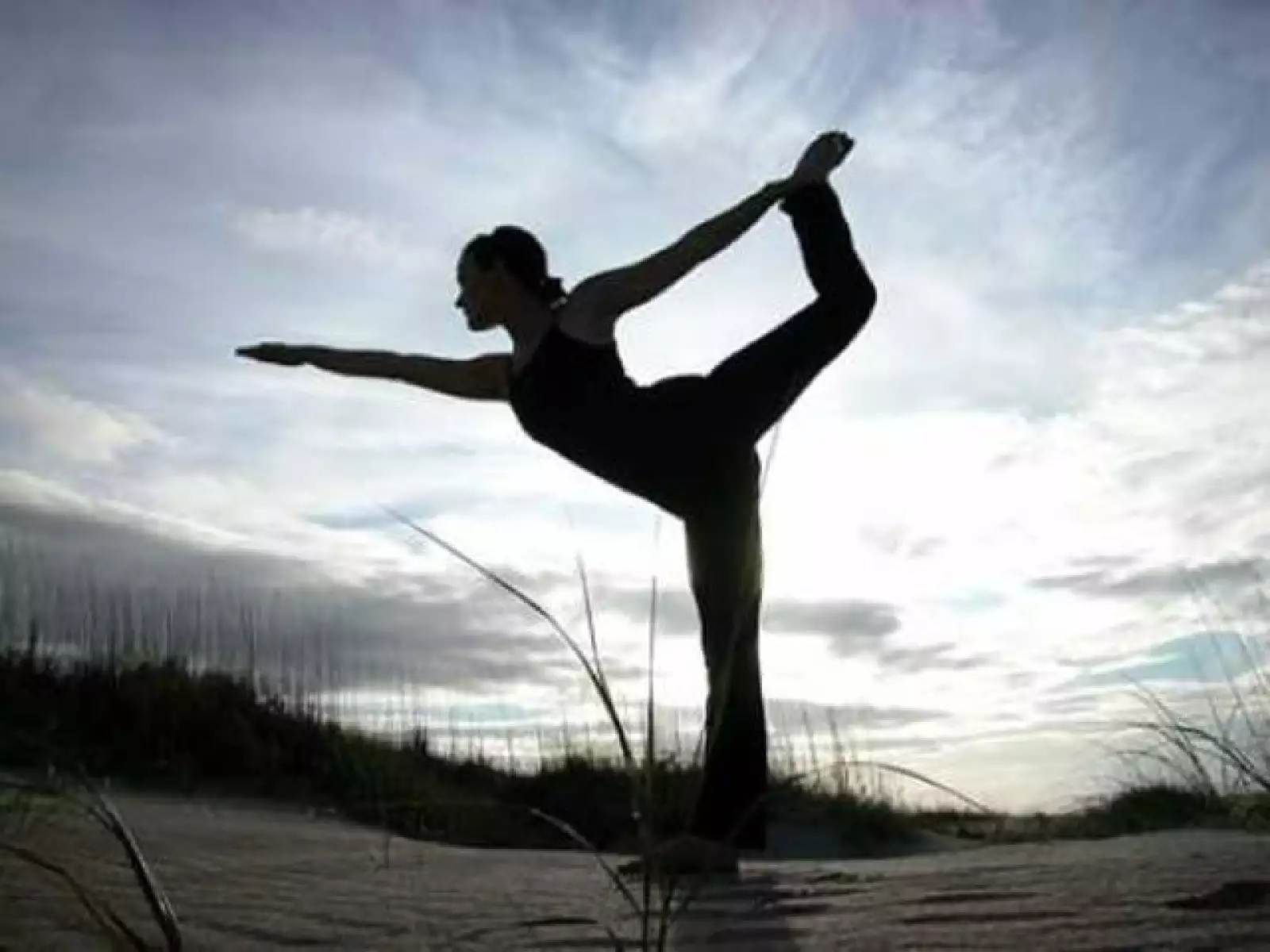 Se cuida haciendo yoga y evita comer muchas azúcares.