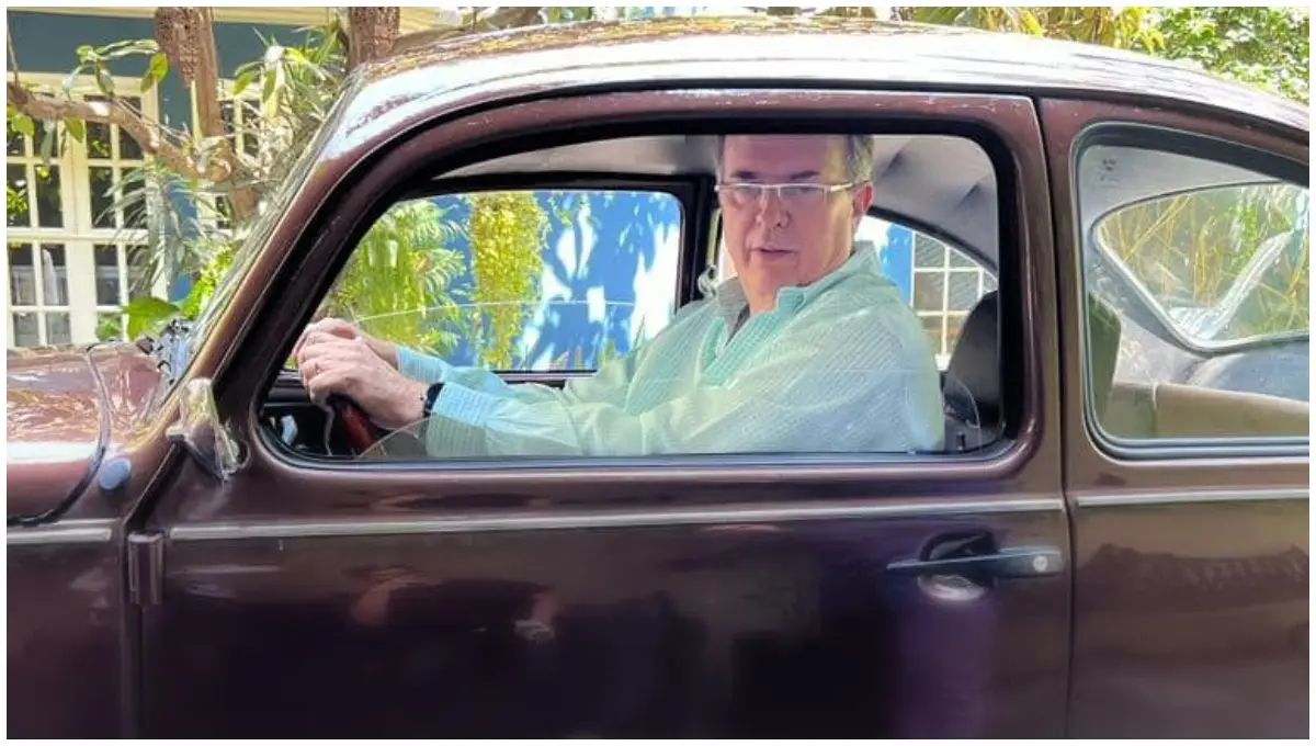 ebrard-vochito-electrico.jpg