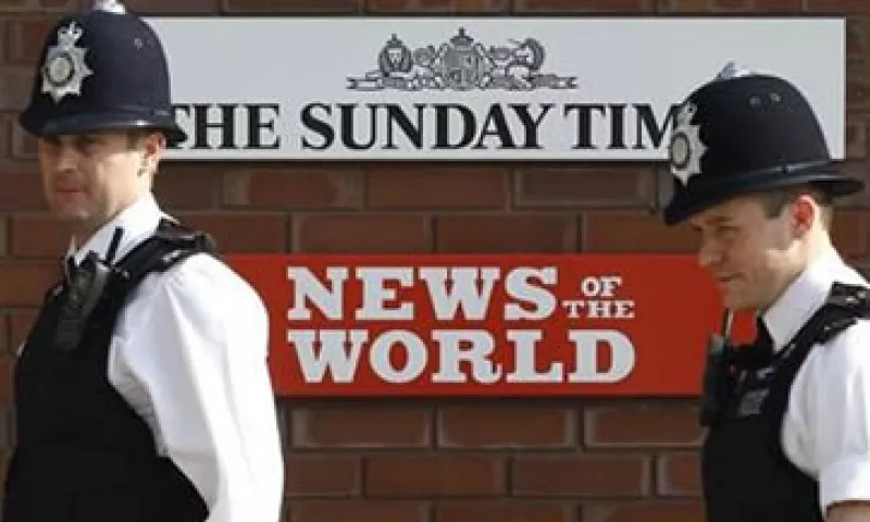 En Gran Bretaña, 12 ex trabajadores de News Corp han sido arrestados por el caso de espionaje telefónico del extinto News of the World. (Foto: Reuters)