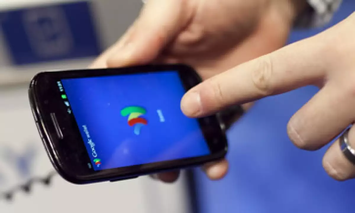 Google recomendó a los usuarios de su billetera digital que no deshabiliten los mecanismos de seguridad de sus aparatos celulares. (Foto: AP)