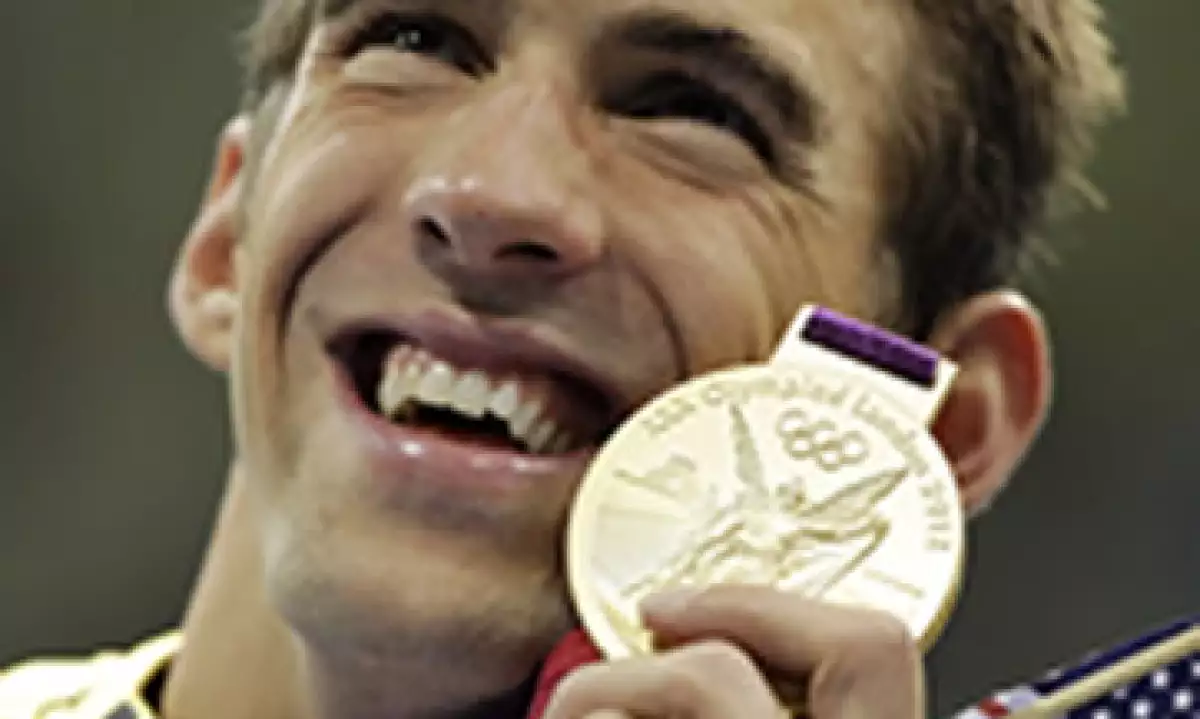El consejo de un ex nadador a Michael Phelps es que no deje de nadar por completo. (Foto: AP)
