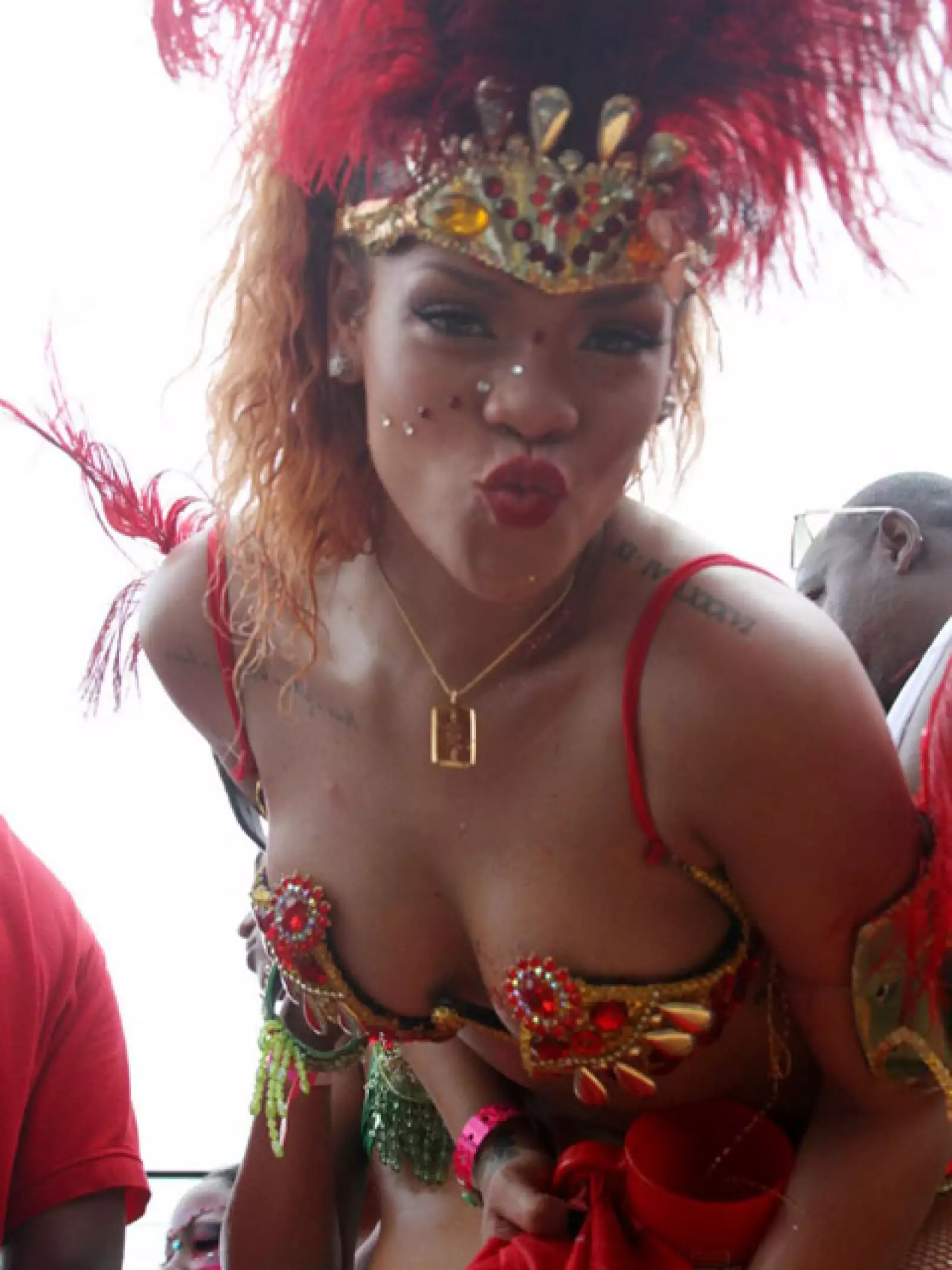 ¿Qué les parece su look?