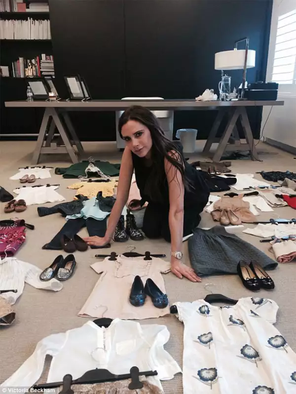 La diseñadora se unió a la causa de Save the Childen poniendo en subasta 25 outfits de Harper.