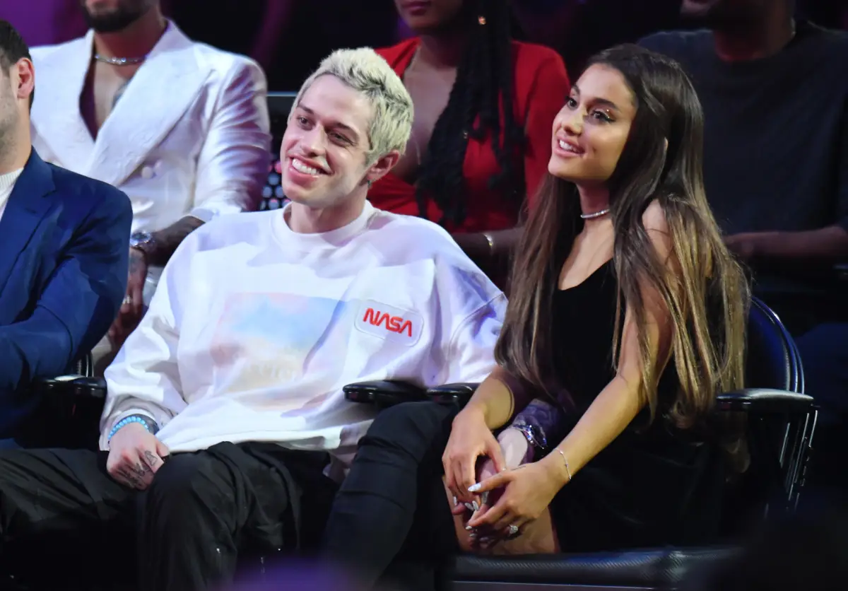 Pete Davidson y Ariana Grande 
