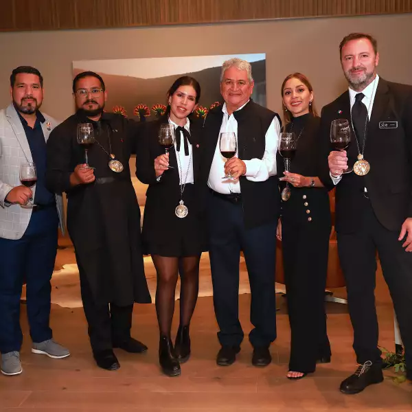 Josué Reyna ( Nuevo León) , Raúl Ostos ( Jalisco ) Lucía Fra