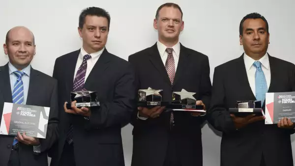 Helio Gonz�lez, Marco Vera de General Electric; James Gully de (MCFA) Caterpillar y V�ctor Barrera de Parker