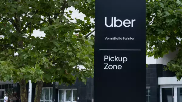 Cuidado, Airbnb: Uber entra al negocio hotelero y ya permite hacer reservaciones de hospedaje desde la app 