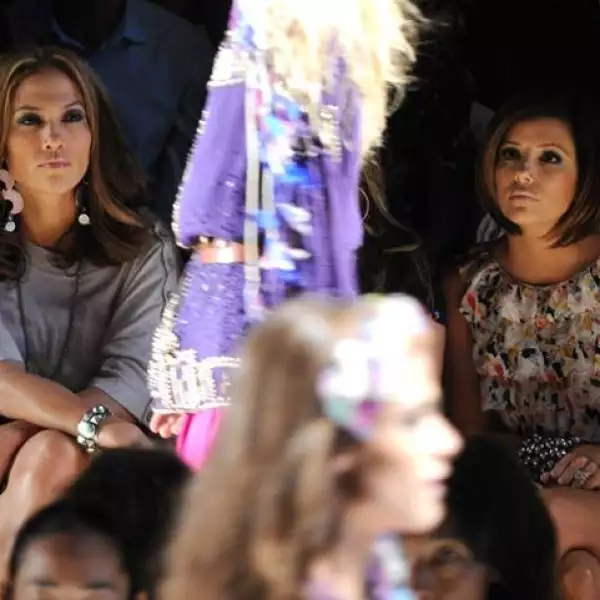 J.Lo y su amiga Eva Longoria también vieron las propuestas de Diane.