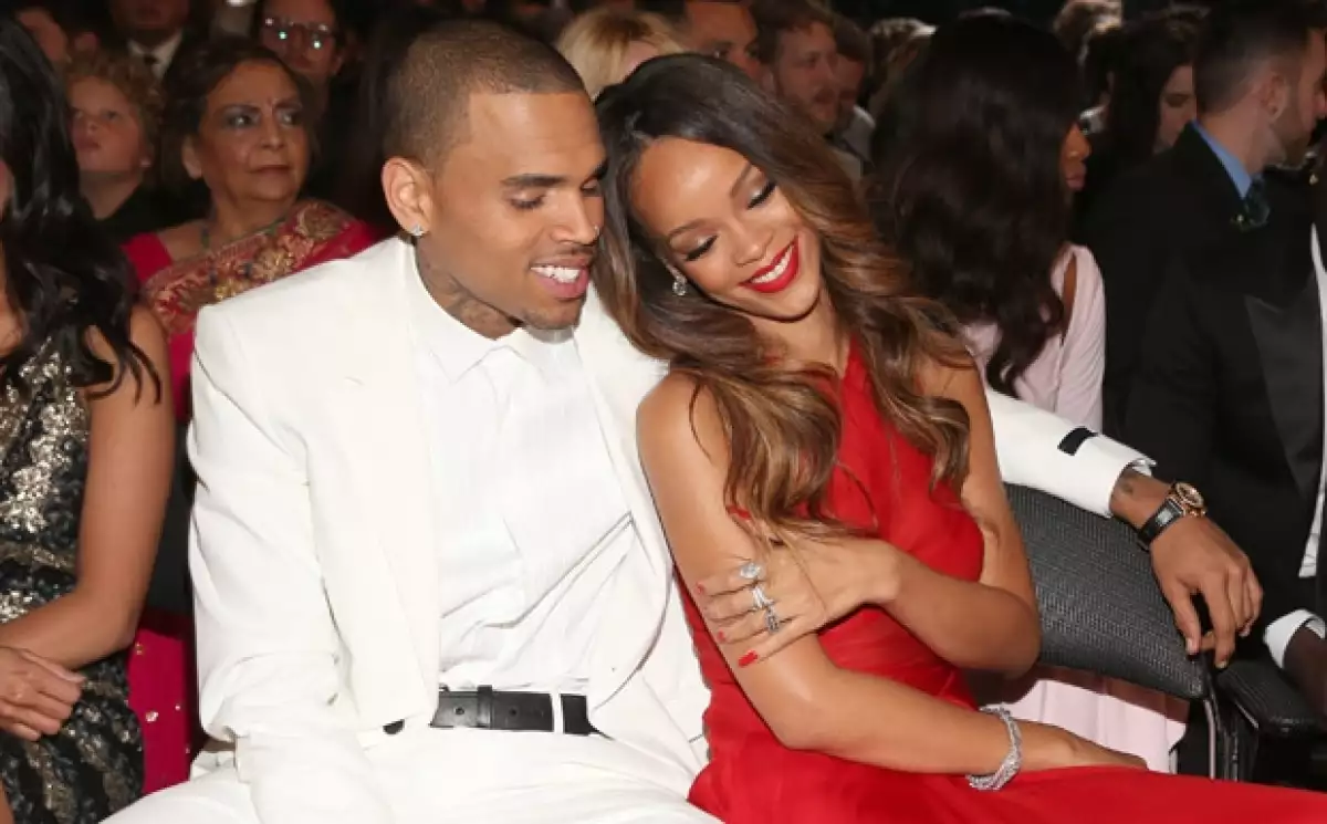 Rihanna y Chris no ocultaron su amor el domingo en los Grammy.