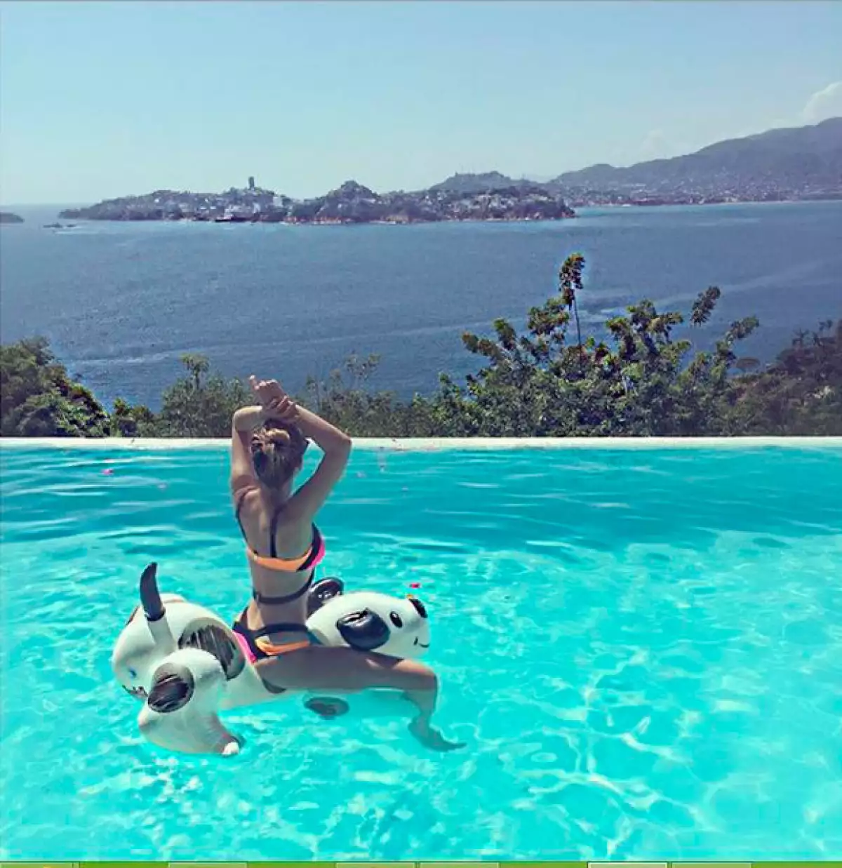 Orgullosa de su cuerpo, la cantante ha presumido fotografías de sus recientes vacaciones.