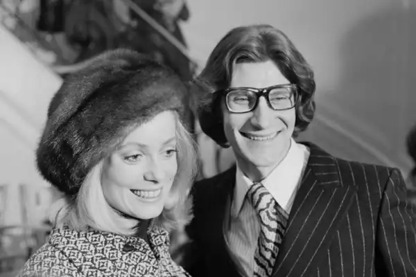 Catherine Deneuve e Yves Saint Laurent
