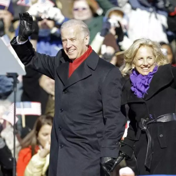 En el viaje lo acompañaron el vicepresidente electo y su esposa, Joe Biden y Jill.