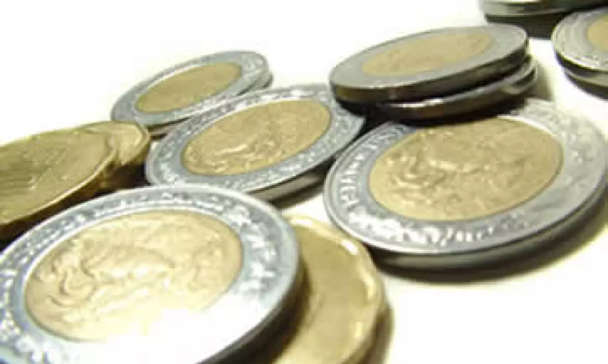 En ventanillas de bancos y casas de cambio, el peso operaba en 11.63 por dólar a la compra y en 12.03 pesos a la venta. (Foto: Archivo)