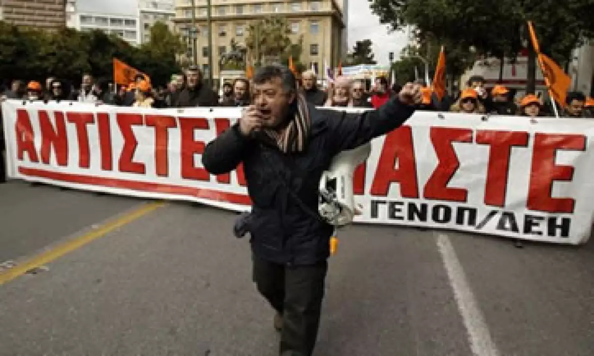 Los trabajadores cierran puertos y suspenden el transporte público. (Foto: Reuters)