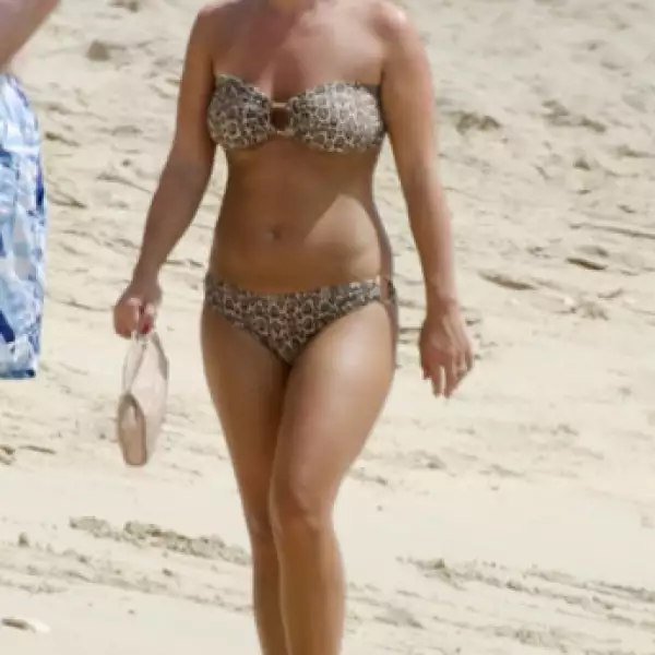 La aún esposa de delantero del Manchester United Wayne Rooney, Coleen Rooney, se relaja en Barbados.