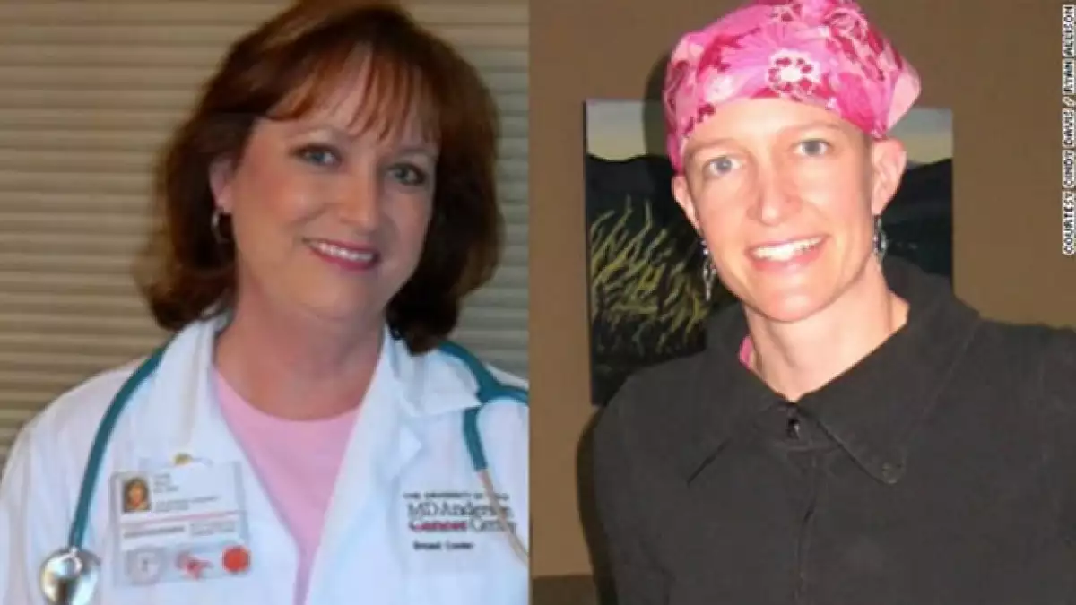 enfermera y doctora con cancer de mama