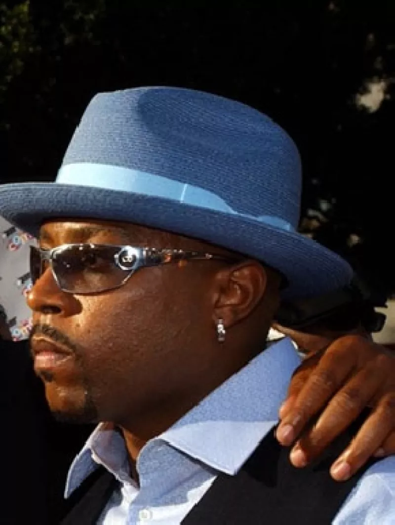 A la edad de 41 años falleció el cantante debido a complicaciones en su salud luego de varias apoplejías.